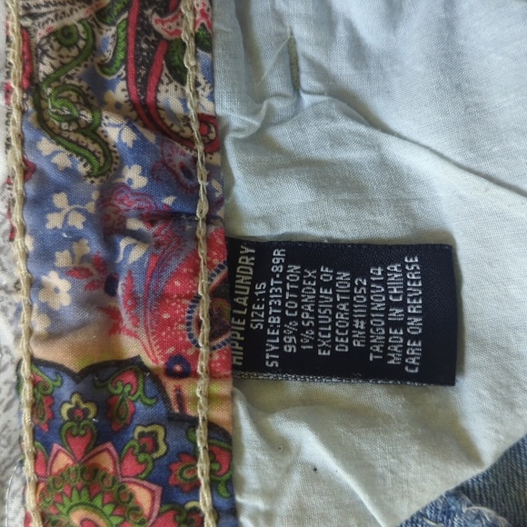 2 pairs of hippy laundry jean shorts - Picture 3 of 8